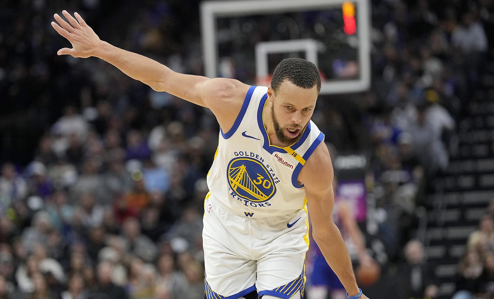 库里连续十五场比赛得分超过逆转，MAD挑战极限！